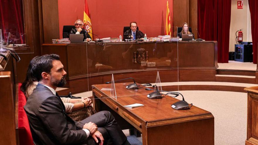 Torrent en primer terme, i el tribunal al fons | ACN/JORDI BORRÀS