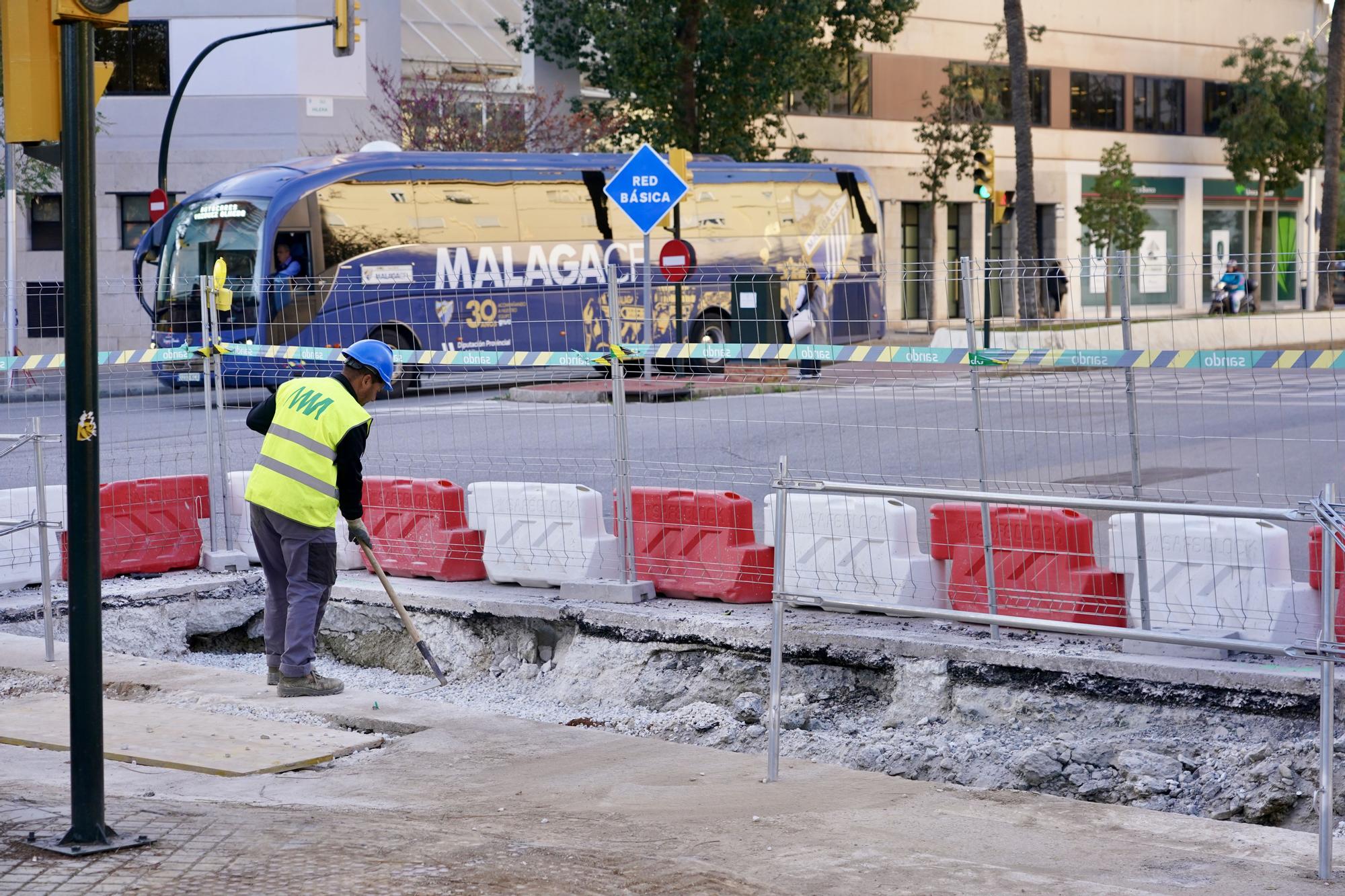 Obras en la calle Hilera para la prolongación del metro de Málaga hasta el Hospital Civil, en marzo de 2024.