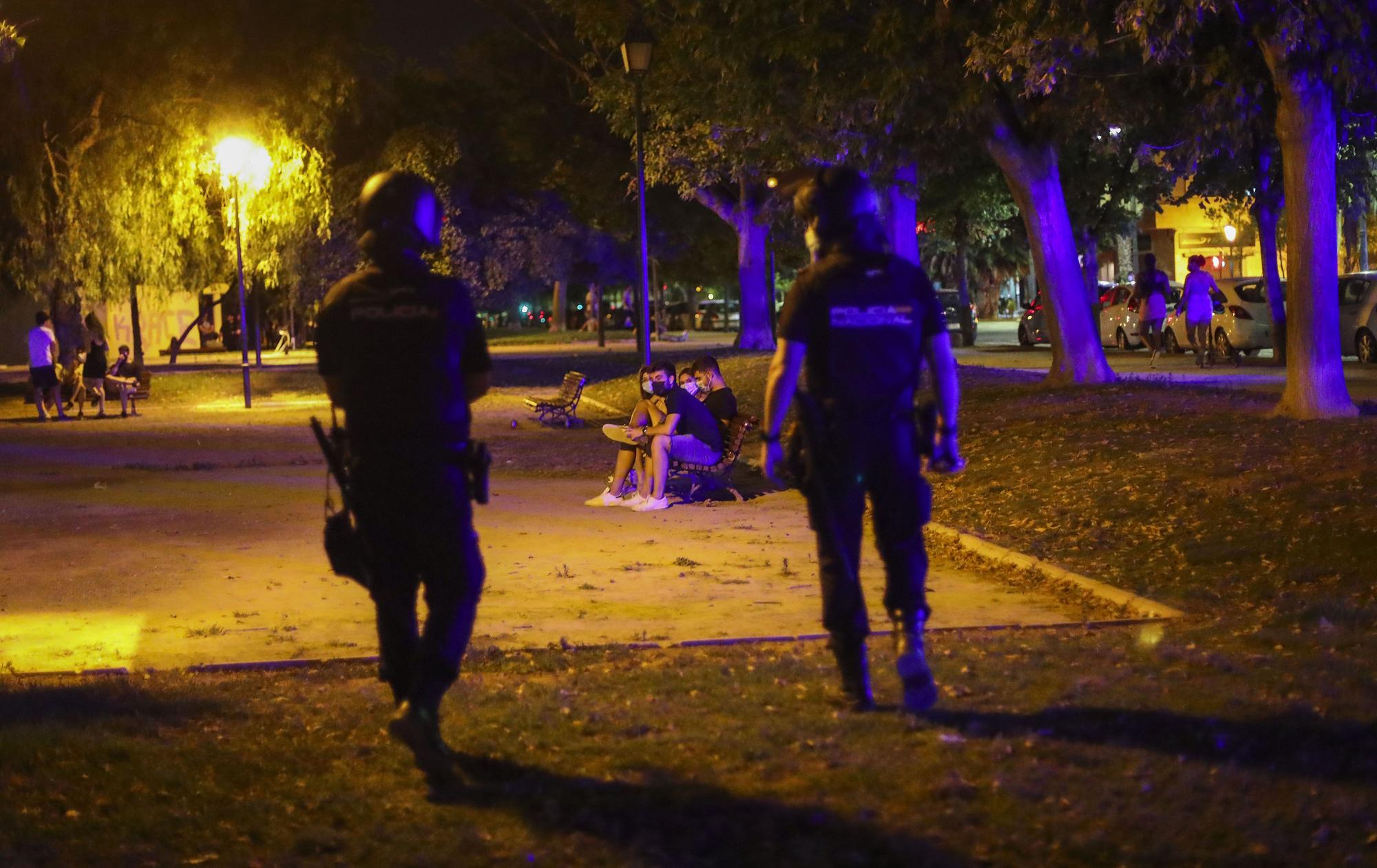 Controles antibotellón en València y cierre del ocio a las 00.00 horas