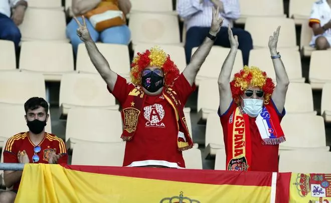 La Cartuja vibra en el partido decisivo de España