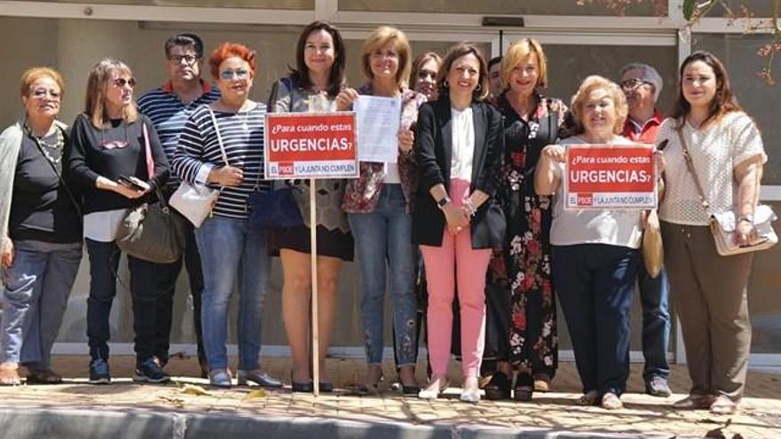 Martín Rojo, Oña, Navarro y Romero, con vecinos de Churriana.