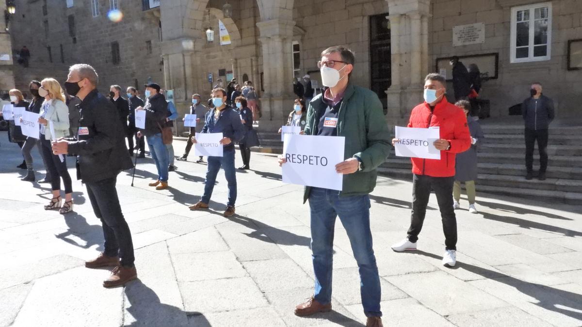 Una protesta de los funcionarios, a las puertas del Concello de Ourense. //FdV