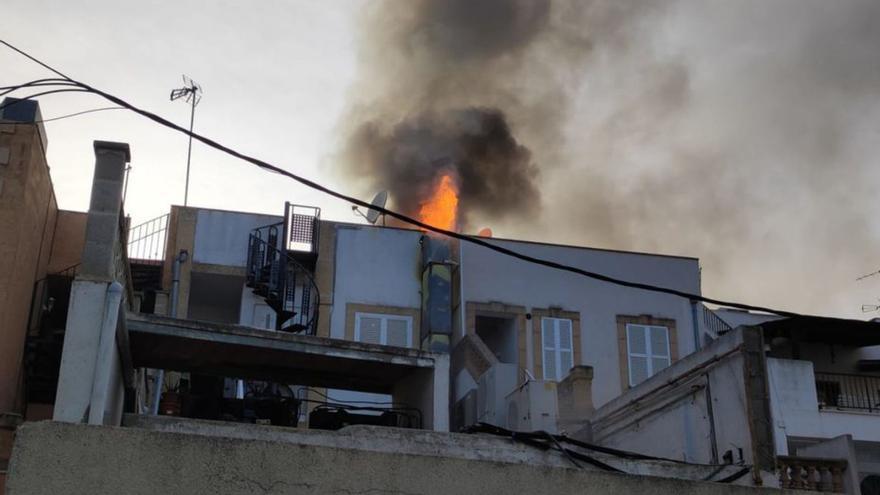 Aparatoso incendio en la campana extractora de un restaurante de Cala Rajada