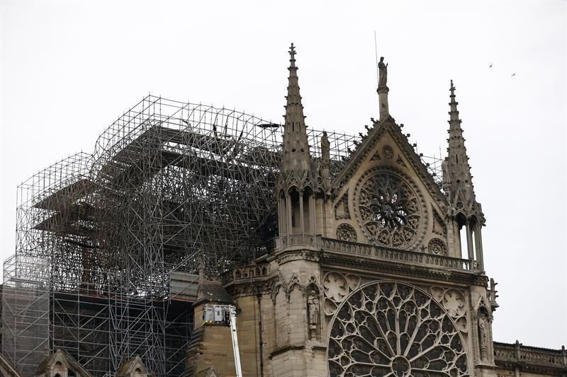 Incendio en la Catedral de Nôtre Dame