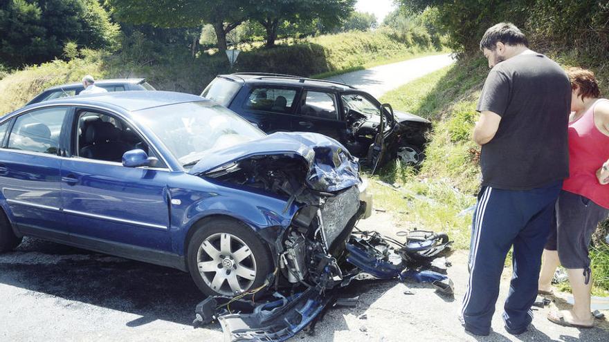 Un herido grave tras el choque de dos vehículos en Cotobade