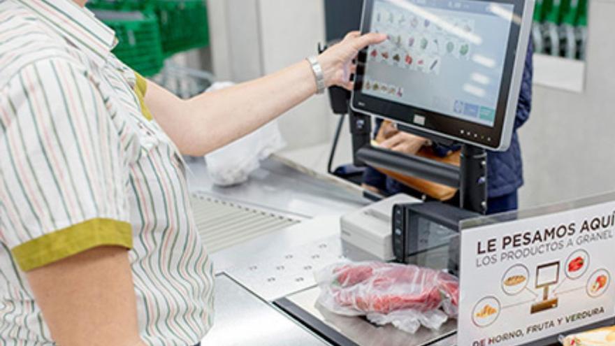 Mercadona entrega más de 1.100 tarjetas de compra gracias a la solidaridad de sus clientes