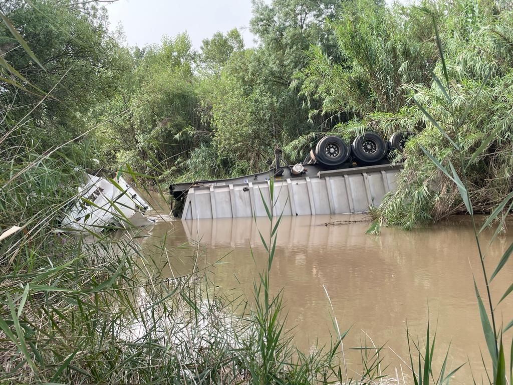 Mor el conductor d'un camió en precipitar-se amb el seu vehicle al riu a Sant Joan de Vilatorrada