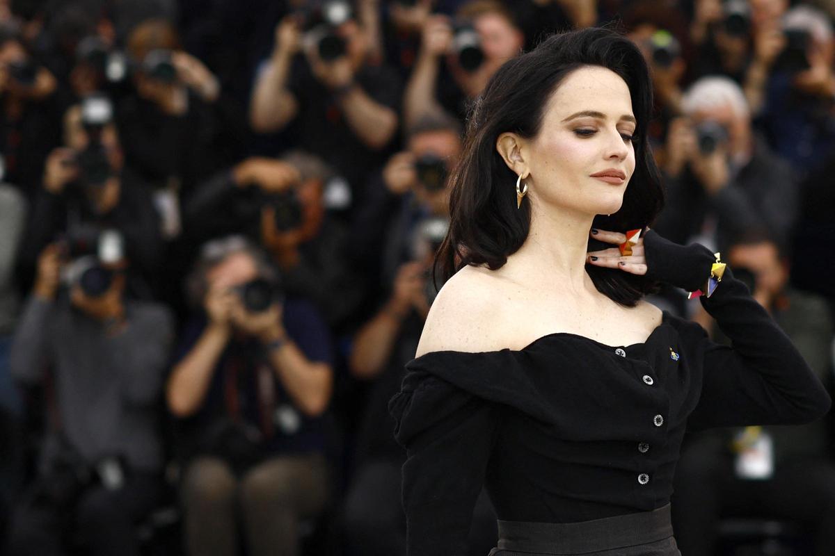 Eva Green, miembro del jurado del 77º Festival de Cannes, posa durante una fotocelda antes de la ceremonia de apertura del 77º Festival de Cannes en Cannes, Francia, el 14 de mayo de 2024.