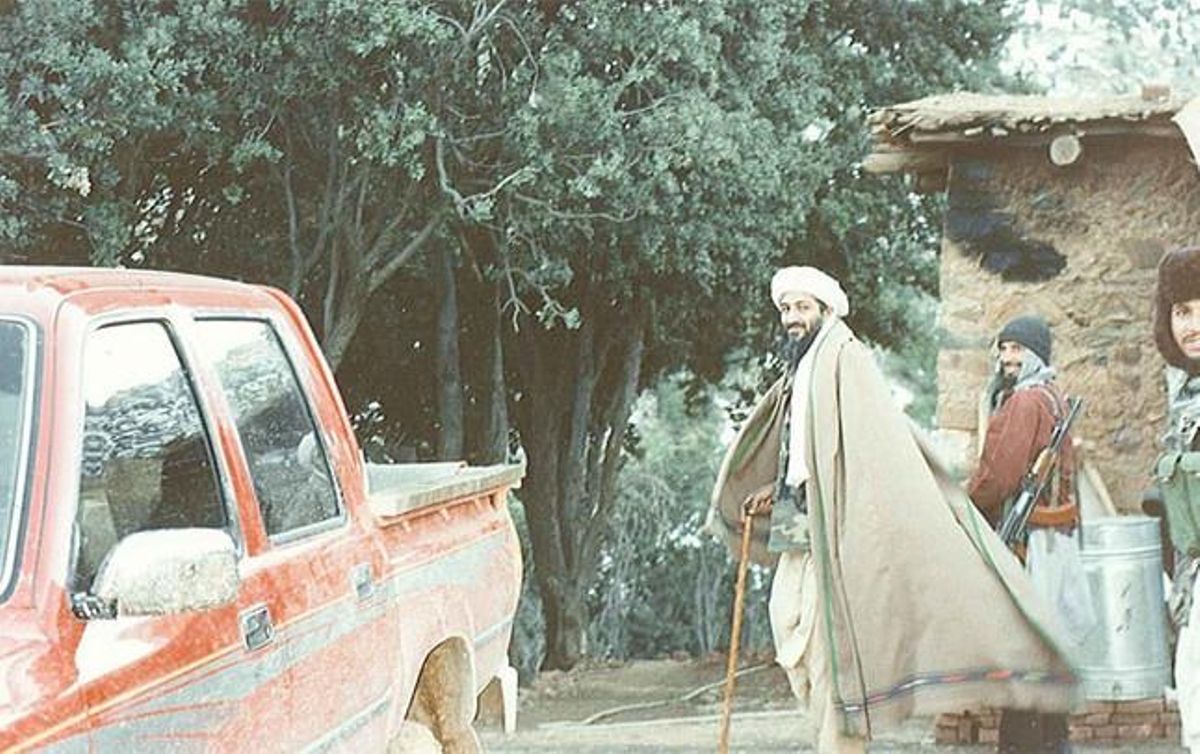Bin Laden amb els seus guardaespatlles.