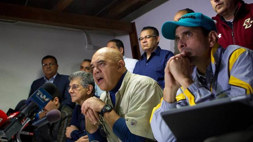 Dirigentes opositores venezolanos en una rueda de prensa.