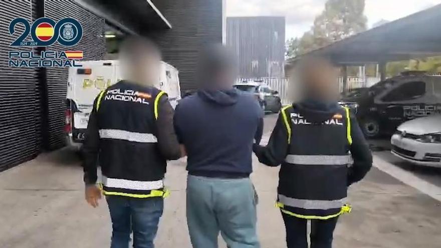 Vídeo | La Policía Nacional detiene en Fuentes de Ebro al presunto cabecilla de una organización criminal de tráfico de drogas