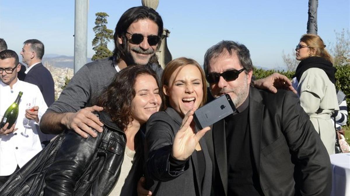 Los actores y el creador de ’El Ministerio del Tiempo’, en la recepción de los Ondas en el Palacete Albéniz. 