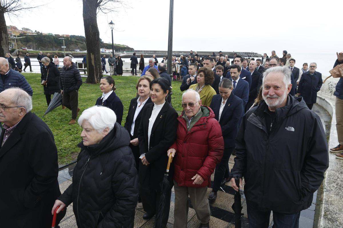 EN IMÁGENES: El cardenal Artime preside la fiesta del Socorro en Luanco, junto al Arzobispo y con la presencia de Adrián Barbón