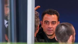 Salutación entre Xavi y Luis Enrique