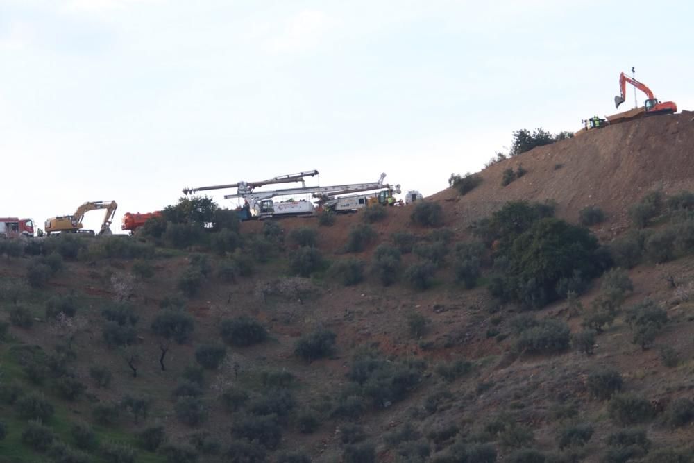 Llegada de las máquinas perforadoras a Totalán para continuar con el rescate de Julen