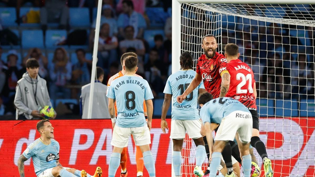 Los jugadores del Mallorca celebran el gol que les dio la victoria