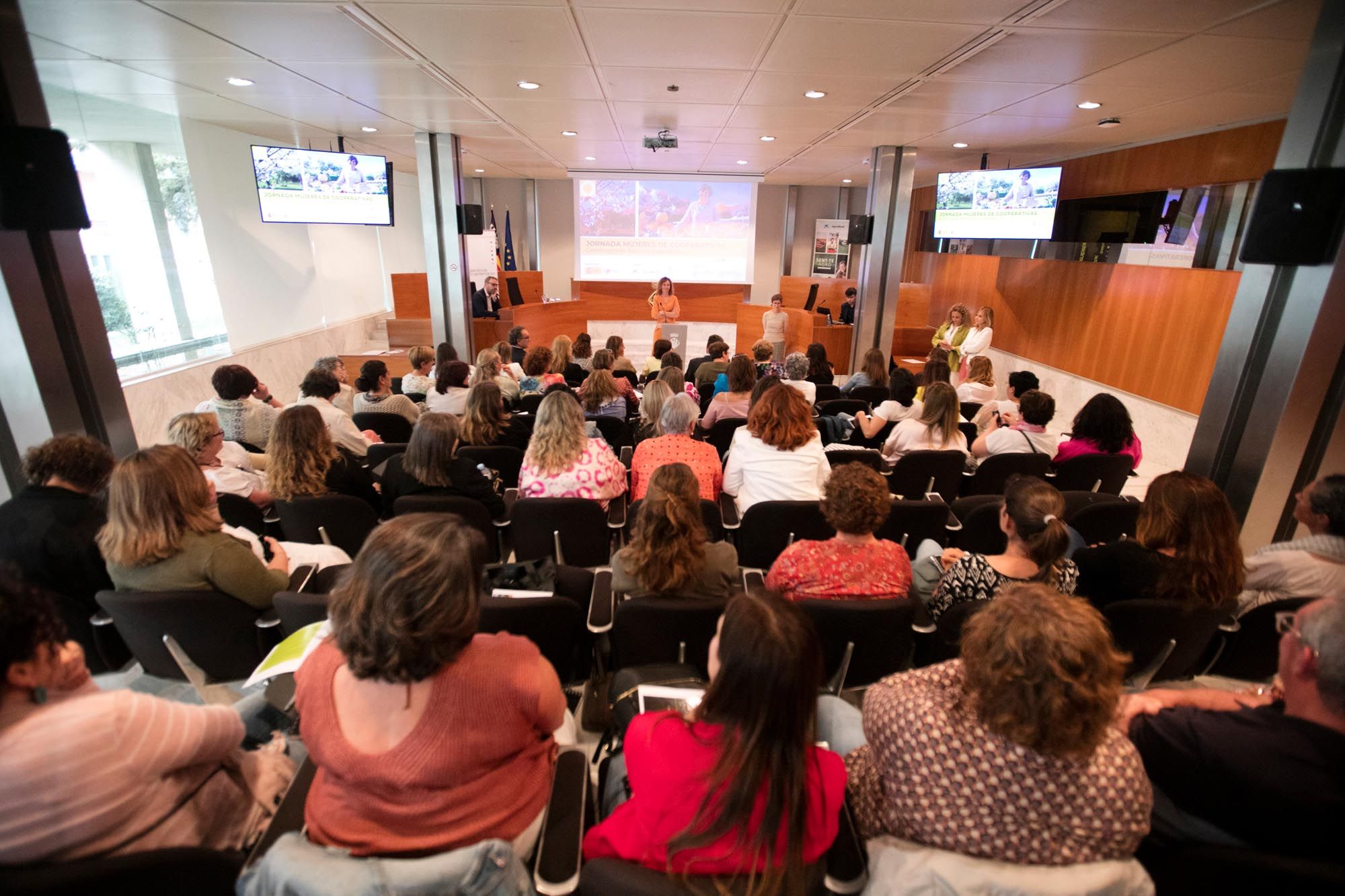 'Dones de Cooperatives', en el Consell de Ibiza