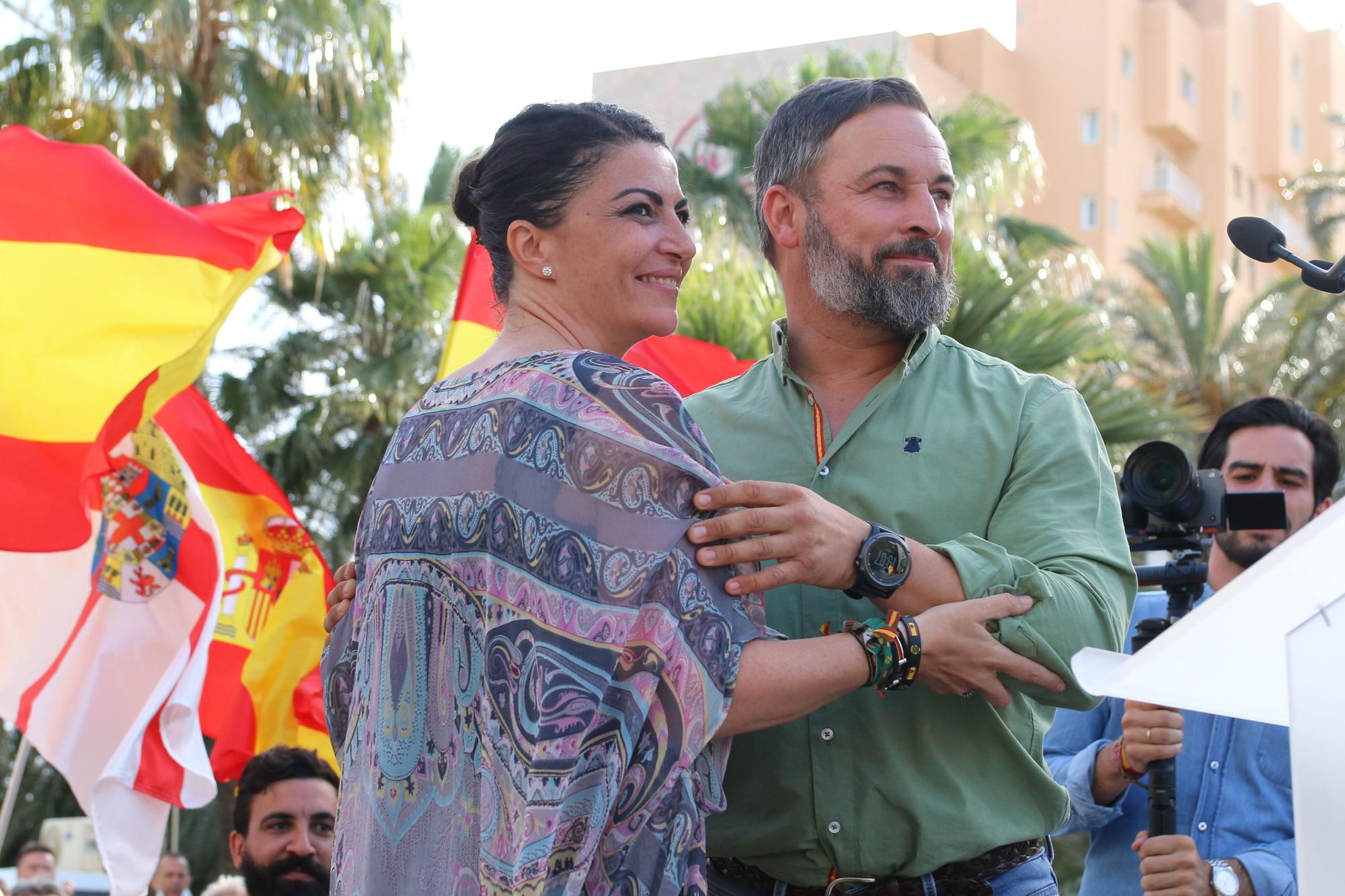 Santiago Abascal y Macarena Olona en la precampaña electoral.