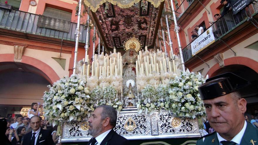 Imagen de archivo de la Esperanza, una de las hermandades que este año modificará su recorrido. | O. BARRIONUEVO