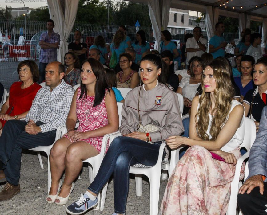 Vanesa Romero, la Bellea del Foc 2015, Carmen Caballero, y el alcalde de Alicante, Gabriel Echávarri en las Hogueras