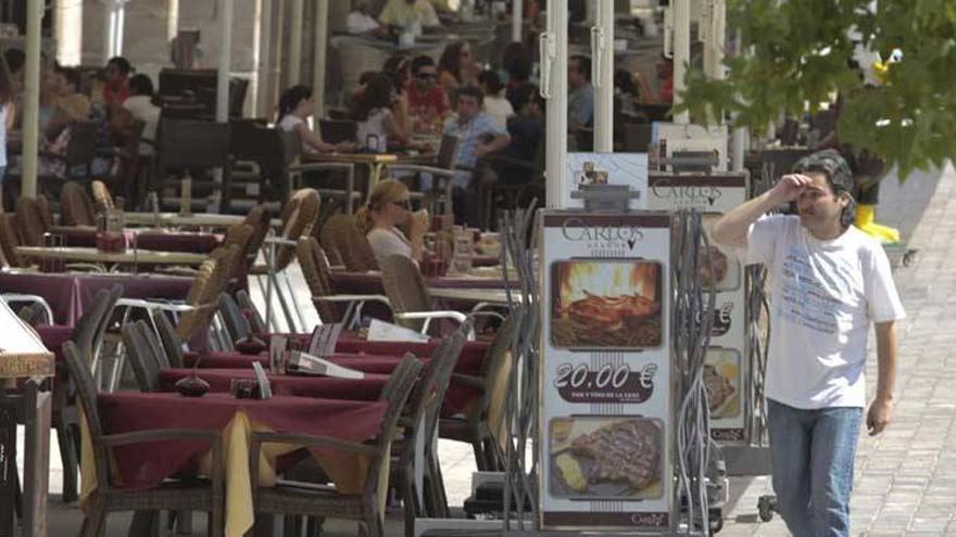 Los bares de la plaza Mayor de Cáceres se alían para realizar actividades y hacer cumplir la ley