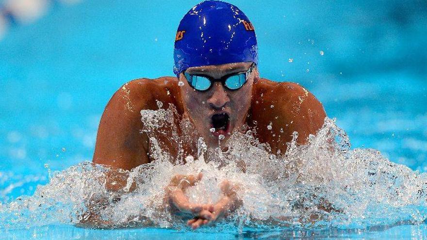 Lochte bate a Phelps en los 400 estilos