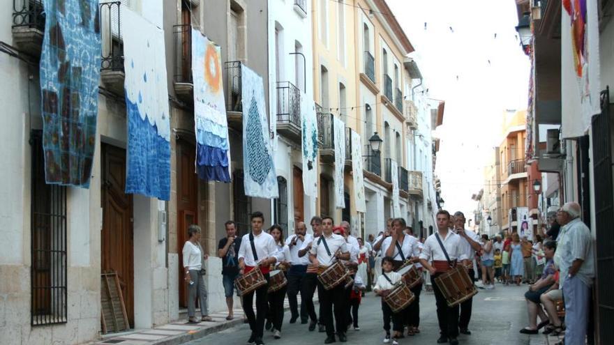 El arte de 18 países ondeará en los balcones de Gata