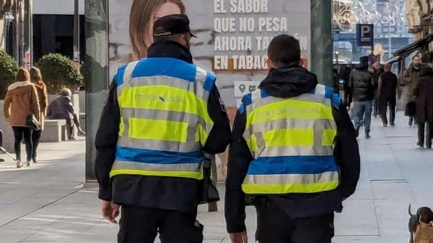 Una pelea entre jóvenes en la plaza de Pontevedra acaba con uno de ellos herido de arma blanca y los dos detenidos