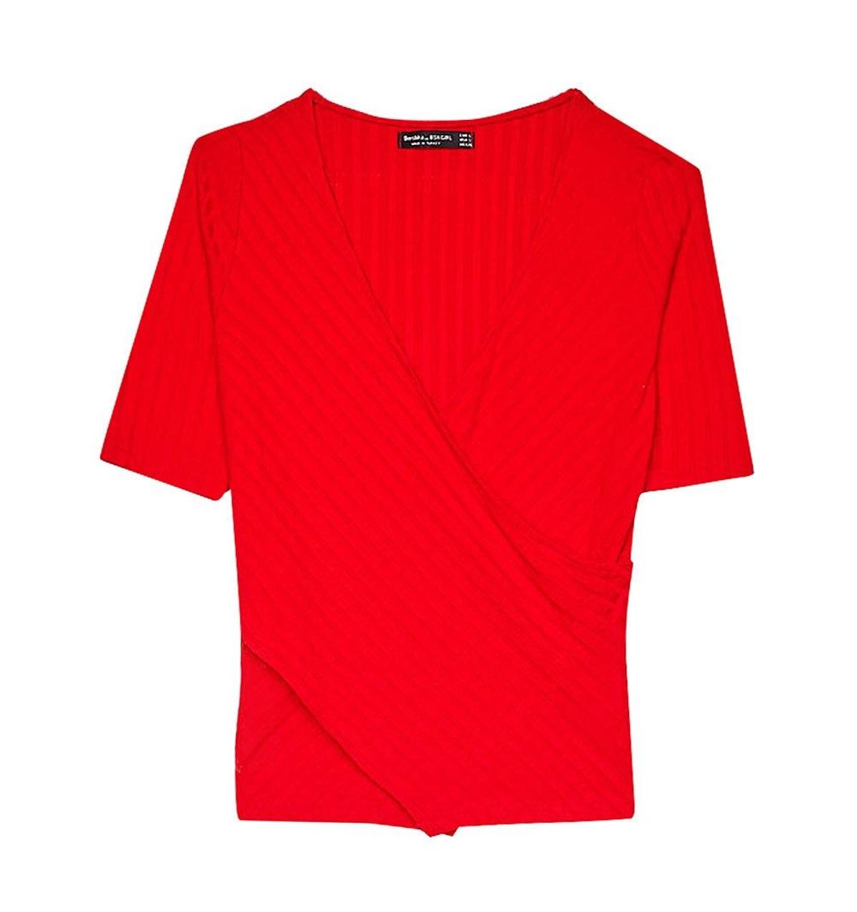 Camiseta de bailarina roja de Bershka (Precio: 9,99 euros)