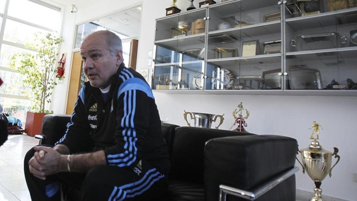 Alejandro Sabella, en la sede de la federación argentina de fútbol.