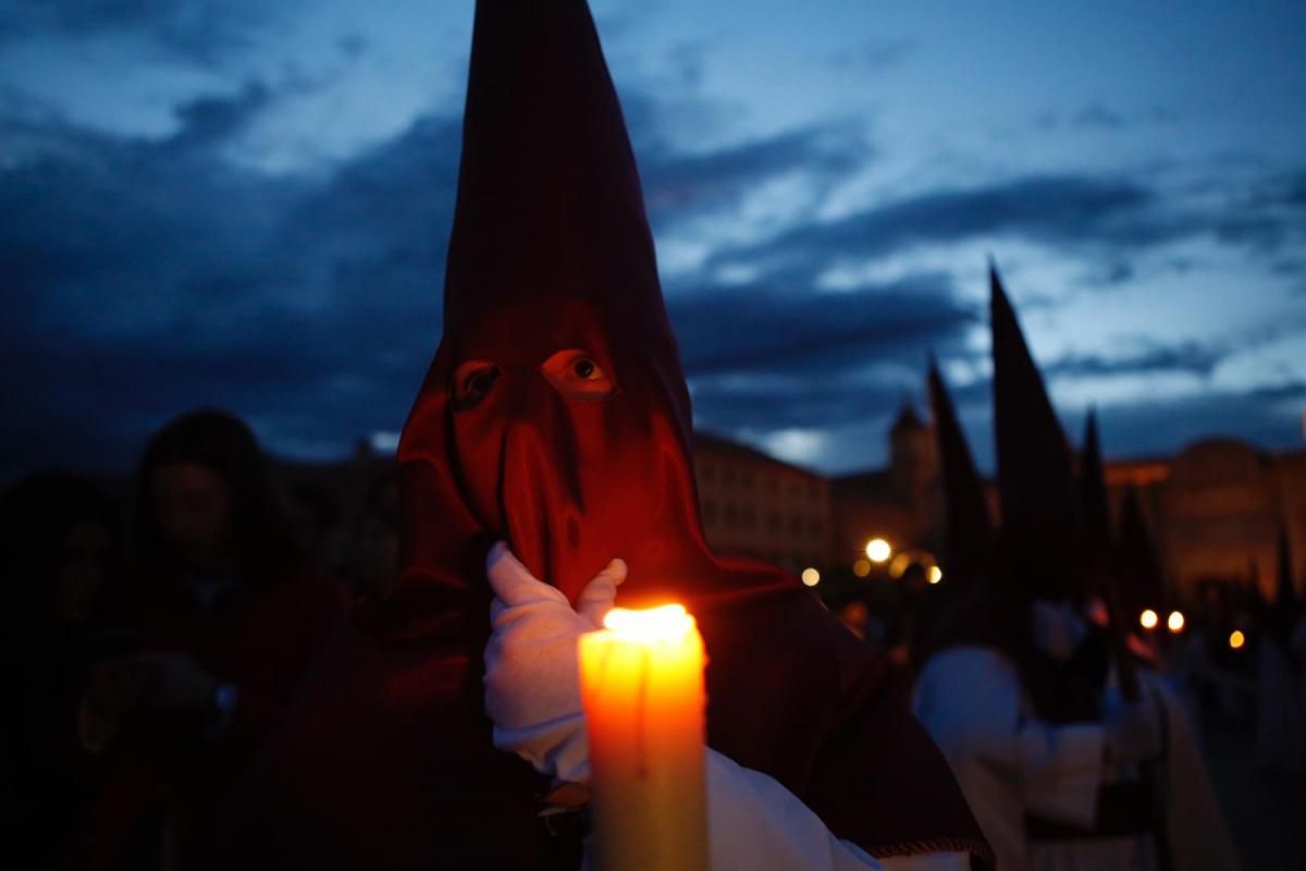 El Descendimiento abre la esperanza del Viernes Santo