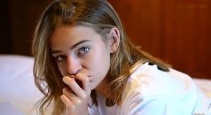 La nòvia de Risto es dedica a si mateixa un vídeo al Youtube.