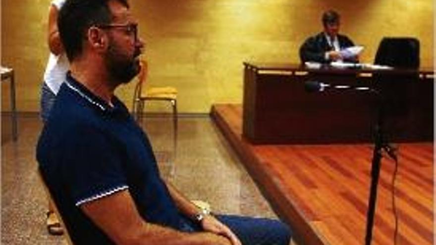 L&#039;absolt, Miguel Ángel Leo, davant el seu advocat, Carles Monguilod.