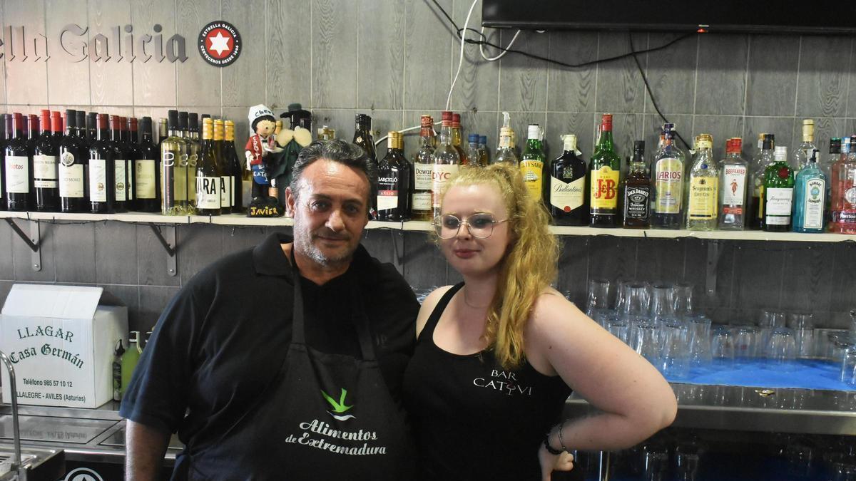 Parte de la plantilla del bar Catovi.