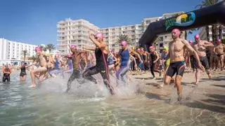 El Club Náutico de Santa Eulalia organiza actividades deportivas acuáticas para todos los públicos