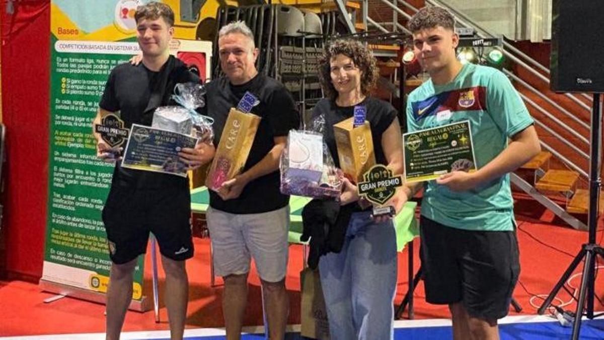 Ganadores del torneo de guiñote. | SERVICIO ESPECIAL