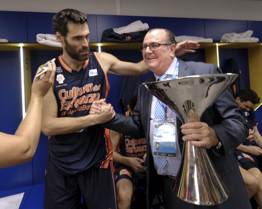 Las mejores imágenes de la victoria del Valencia Basket en la Supercopa