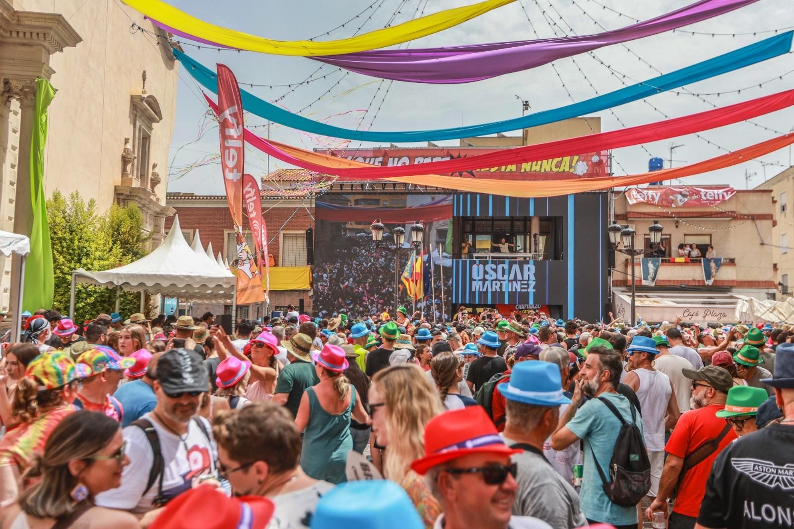El primer Chupinazo, el de Catral, arranca el ciclo de fiestas veraniegas de los pueblos de la Vega Baja