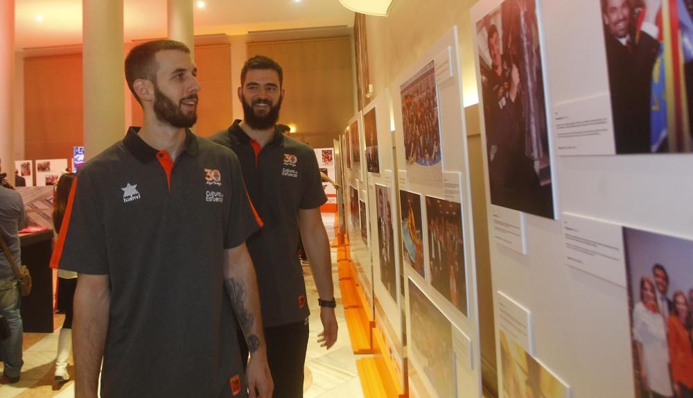 Todas la imágenes de la inauguración de la exposición '30 años de Valencia Basket'