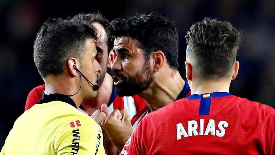 Ocho partidos a Diego Costa por su incidente con el árbitro extremeño Gil Manzano