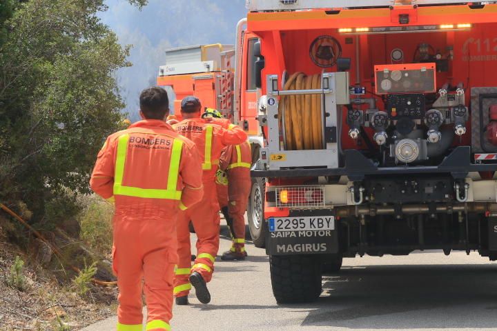 Incendio forestal entre Pinet, La drova y Marxuquera