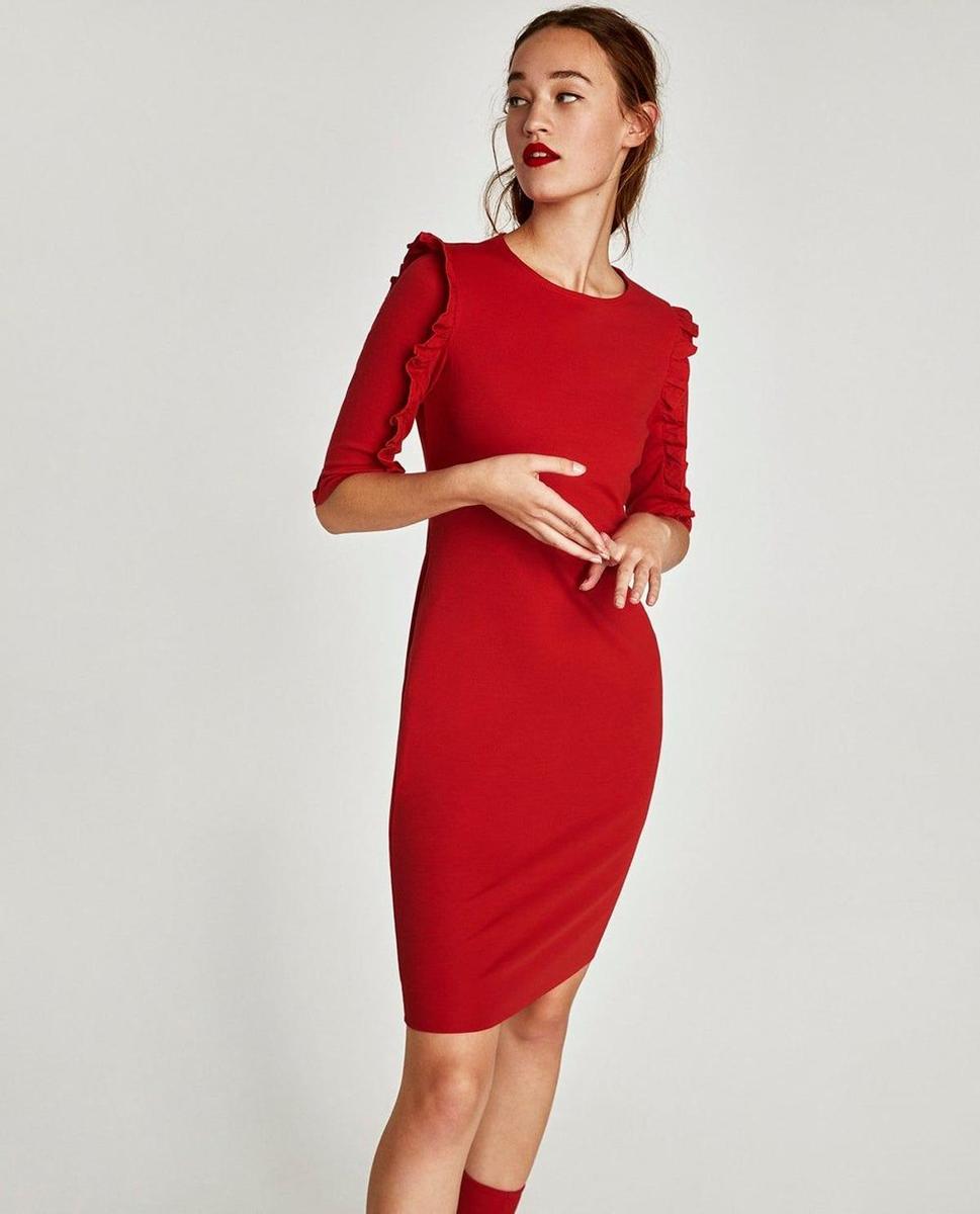 Vestido de punto rojo de Zara TRF (Precio: 15,95 euros)