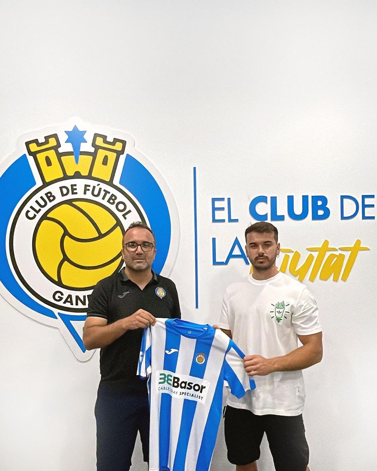 El delantero Álvaro Bernández en su presentación como jugador del CF Gandia