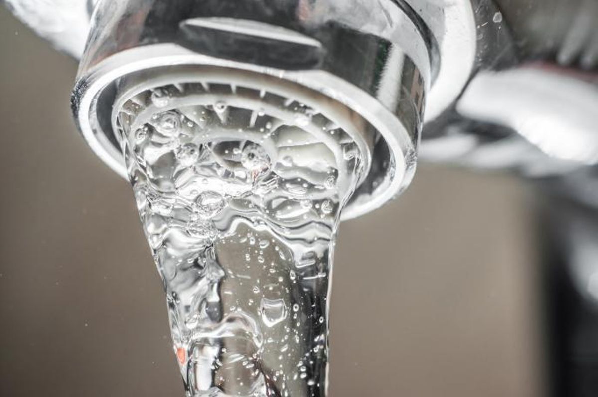 Los limitadores de flujo en los grifos ayudan a ahorrar agua. | SHUTTERSTOCK