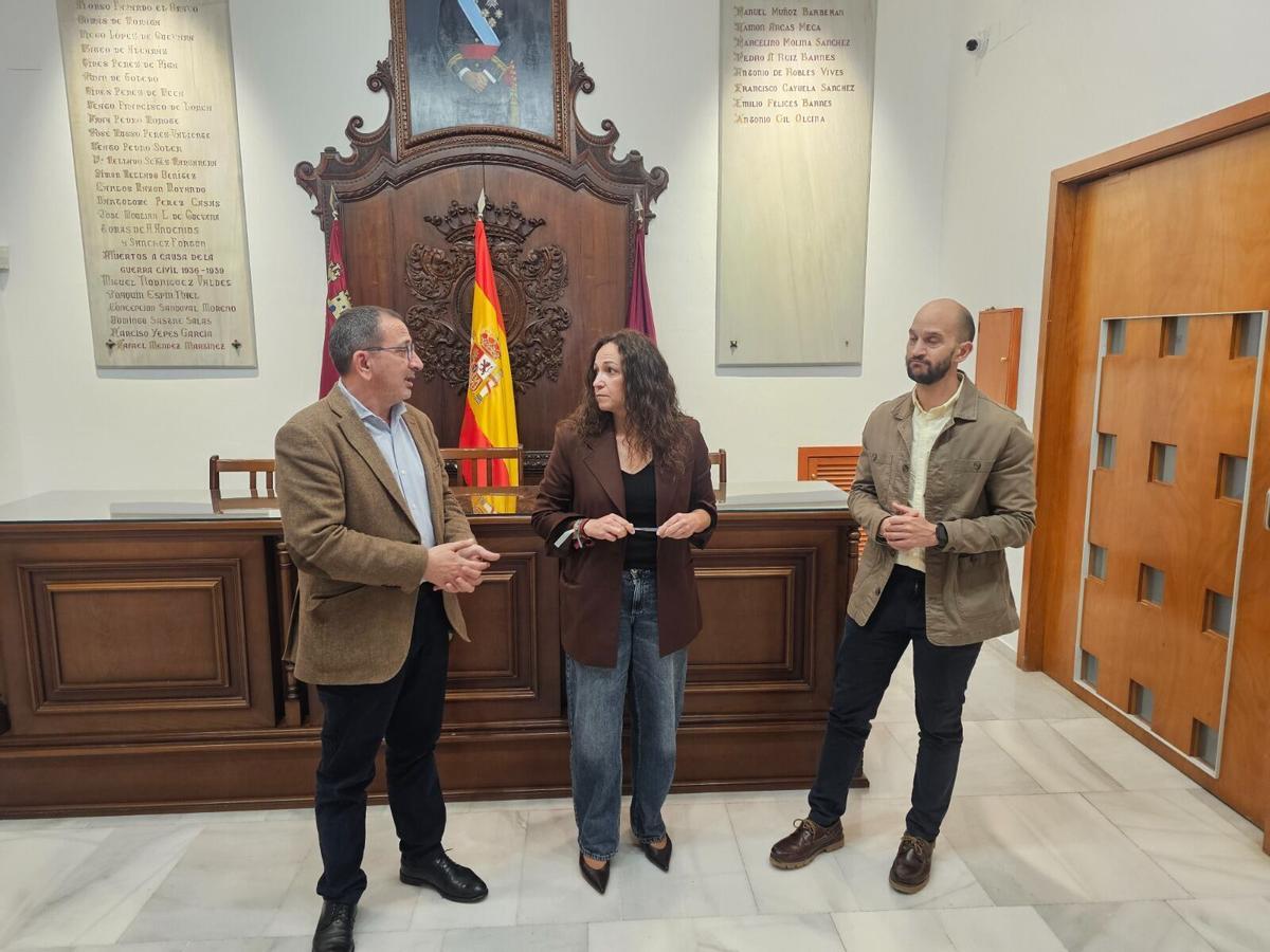 Los socialistas José Luis Ruiz, Isabel Casalduero y José Ángel Ponce, este miércoles tras su comparecencia.