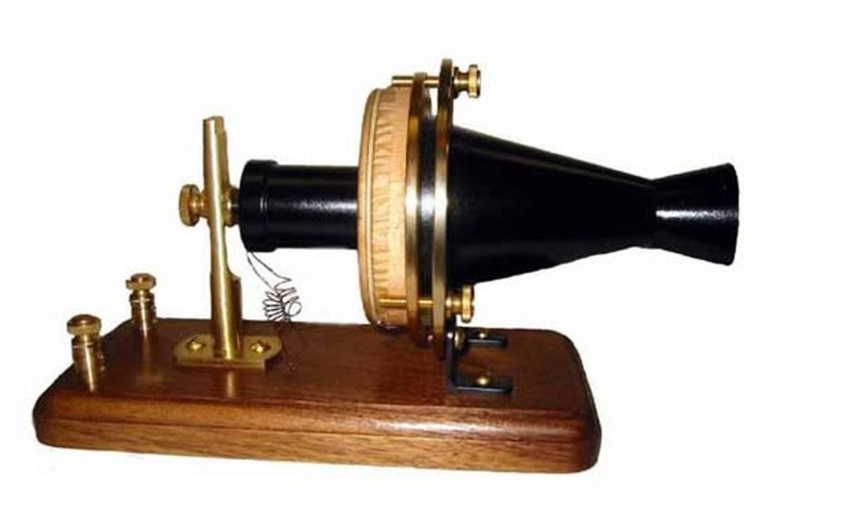 La primera mención al teléfono en FARO, en 1877, y el que fuera alcalde de Vigo, Antonio López de Neira.