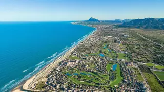 La exclusividad de Oliva Nova: arena blanca y aguas cristalinas en la costa valenciana