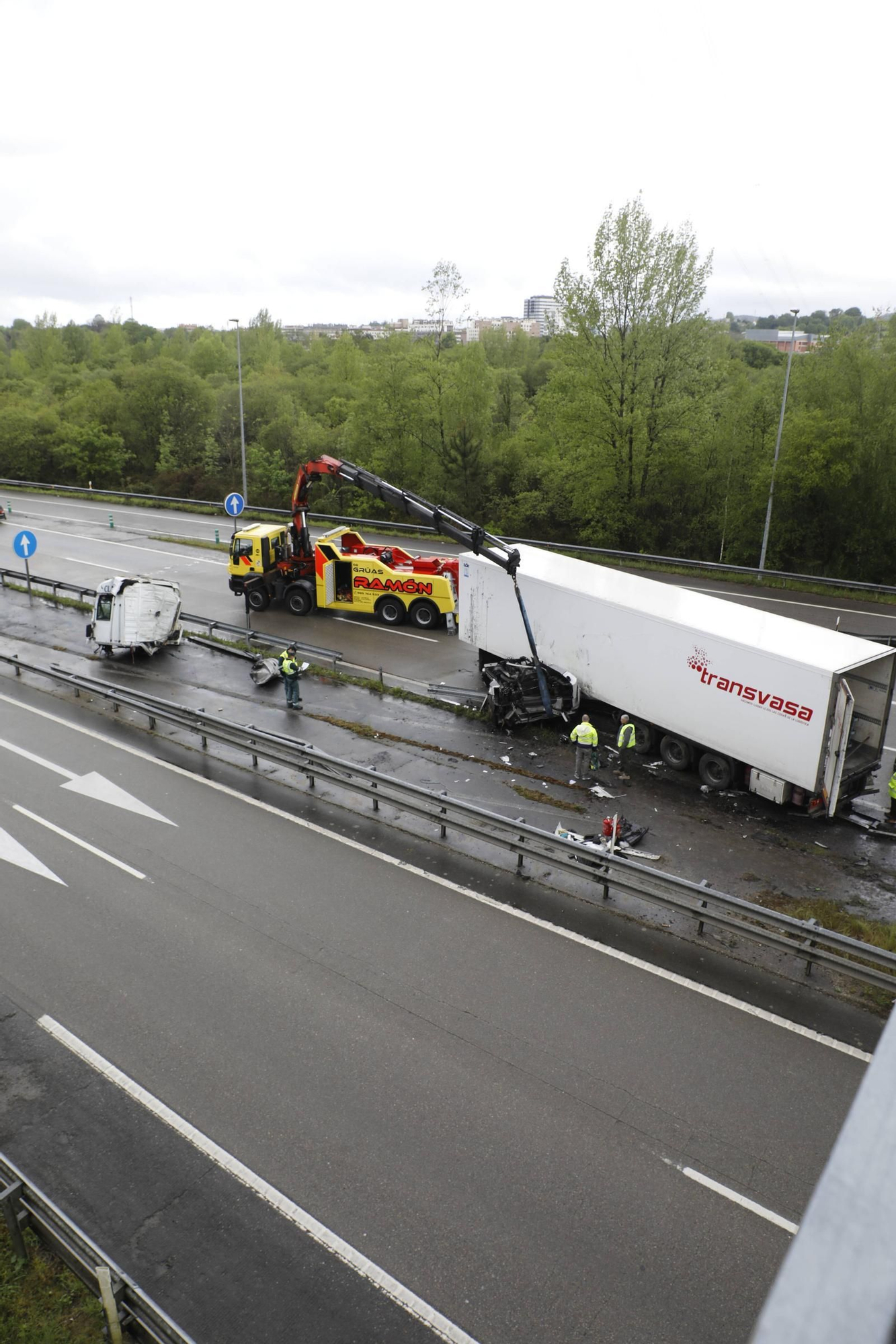 EN IMÁGENES: El brutal accidente de un camión en la A-64