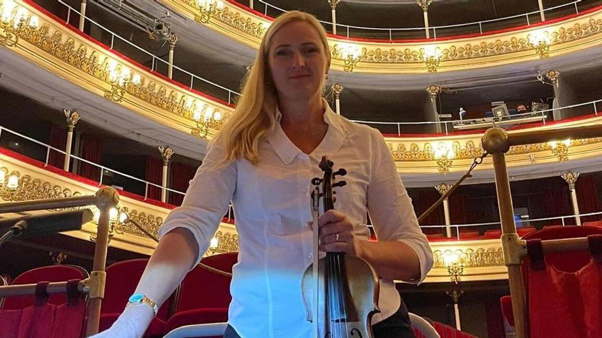 Natalia, violinista reconocida, en el Teatro Principal de Zaragoza