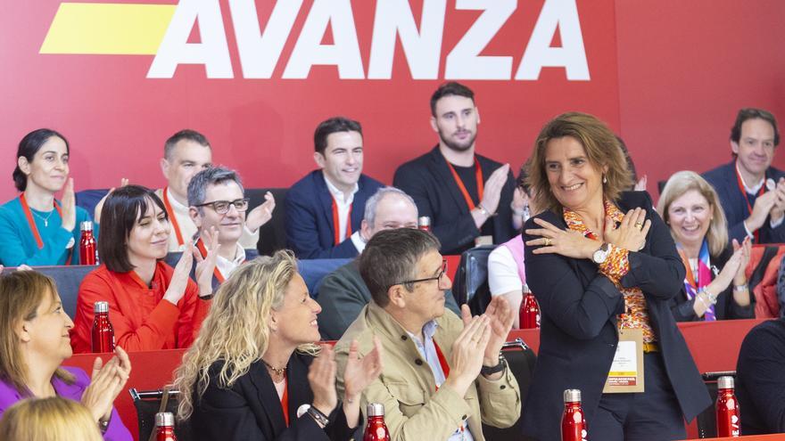 La cúpula socialista apel·la a la història per convèncer a Sánchez: &quot;Pensa en els que van patir exili i repressió&quot;
